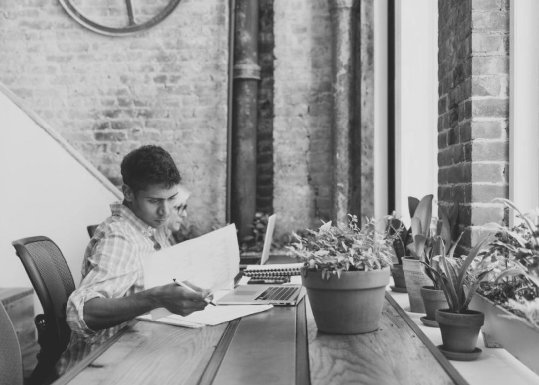 Spazio tranquillo dedicato alla pratica meditativa quotidiana